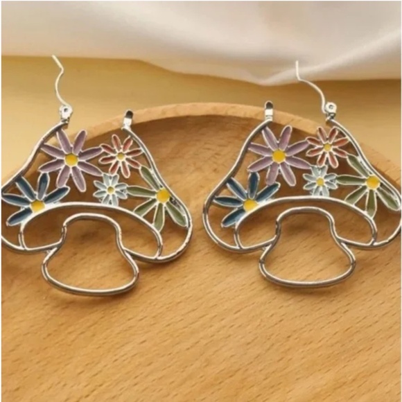 ❤️ FREE Mushroom Outline Plant Flower Floral Hippie Artsy Chic Hip Earrings - Picture 4 of 4